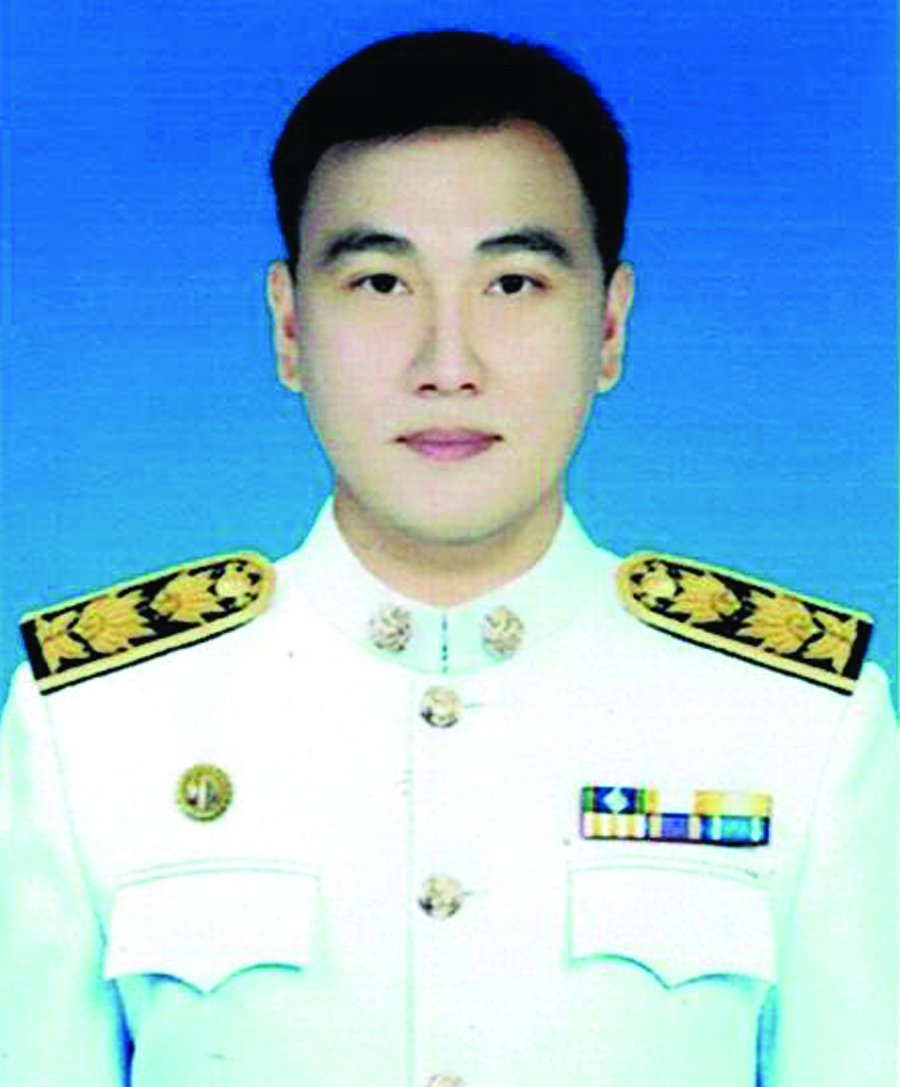 นายพีรันธร พัวเจริญ