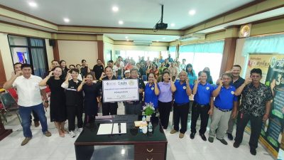นายมาโนช  มะลิชาว  ประธานกองทุนหลักประกันสุขภาพเทศบาลตำบลขามทะเลสอ  พร้อมด้วยคณะผู้บริหาร  สมาชิกสภาเทศบาล  ปลัดเทศบาล  พนักงานเจ้าที่  ร่วมกับผู้ประกอบกิจการและผู้สัมผัสอาหารที่ได้ดำเนินกิจการในเขตพื้นที่เทศบาลฯ  ได้จัดโครงการตลาดสดเทศบาลตำบลขามทะเลสอมาตรฐาน  SAN  Plus (ตลาดปลอดโรค ผู้บริโภคปลอดภัย) ประจำปีงบประมาณ พ.ศ. 2569  โดยมีวัตถุประสงค์เพื่อให้ผู้ประกอบกิจการด้านอาหารและผู้สัมผัสอาหารมีความรู้ความเข้าใจในเรื่องการสุขาภิบาล  อาหารตามหลักสูตรการอบรมผู้ประกอบกิจการและหลักสูตรการอบรมผู้สัมผัสอาหาร  ตลอดจนมีความรู้เบื้องต้นในขั้นตอนการตรวจสอบสารปนเปื้อนในอาหาร ภาชนะอุปกรณ์ และมือผู้สัมผัสอาหาร ของร้านอาหาร แผงลอยจำหน่ายอาหาร และผู้ปรุงอาหารในโรงเรียน ศูนย์พัฒนาเด็กเล็ก