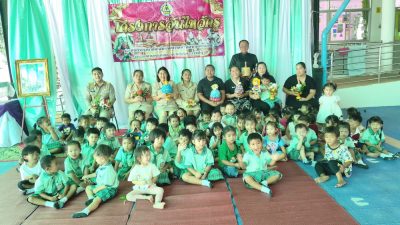 นายมาโนช มะลิขาว นายกเทศมนตรีตำบลขามทะเลสอ ได้มอบหมายให้นายพีรันธร  พัวเจริญ  นักวิชาการศึกษาชำนาญการ  รักษาราชการแทนผู้อำนวยกองการศึกษา ร่วมคณะครูศูนย์พัฒนาเด็กเล็กฯ ได้จัดโครงการวันไหว้ครู ประจำปีการศึกษา 2569