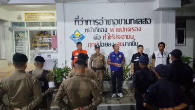 นายมาโนช มะลิขาว นายกเทศมนตรีตำบลขามทะเลสอ ได้มอบหมายให้นายสุรเจตร เพยขุนทด เจ้าพนักงานป้องกันฯ เป็นตัวแทนเข้าร่วมปิดล้อมตรวจค้นกลุ่มเสี่ยง ในเขตเทศบาลฯ ร่วมกับเจ้าหน้าที่ฝ่ายปกครองอำเภอฯ สาธารณะสุขอำเภอฯ ชรบ อส โดยมีวัตถุประสงค์หลักเพื่อ ปราบปรามและป้องกันอาชญากรรม ยาเสพติด และ รักษาความสงบเรียบร้อยในชุมชน โดยอาศัยความร่วมมือของภาคประชาชนในการช่วยเจ้าหน้าที่ฝ่ายปกครอง