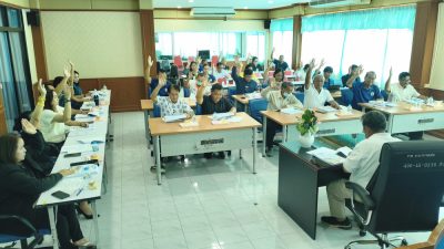 นายมาโนช  มะลิขาว นายกเทศมนตรีตำบลขามทะเลสอ พร้อมด้วยคณะกรรมการสนับสนุนการจัดทำแผนพัฒนาเทศบาลตำบลขามทะเลสอ ได้จัดประชุมจัดทำร่างแผนพัฒนาท้องถิ่น (พ.ศ.2571-2575) เพื่อเสนอให้คณะกรรมพัฒนาท้องถิ่นพิจารณาร่างแผนพัฒนาท้องถิ่นฯ ตามระเบียบกระทรวงมหาดไทยว่าด้วยการจัดทำแผนพัฒนาของค์ปกครองส่วนท้องถิ่น พ.ศ.2548 แก้ไขเพิ่มเติม (ฉบับที่ 2) พ.ศ.2559 และแก้ไขเพิ่มเติ่ม (ฉบับที่ 3) พ.ศ.2561 ข้อ 17 (3) กำหนดให้คณะกรรมการพัฒนาท้องถิ่นพิจารณาร่างแผนพัฒนาท้องถิ่นเสนอผู้บริหารท้องถิ่นต่อไป